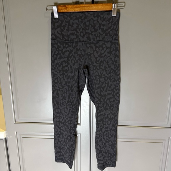 Lululemon Align High Rise Crop 23” - like new - size 4 - Picture 1 of 2